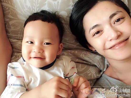 姚晨與兒子合影 姚晨兒子小土豆照片