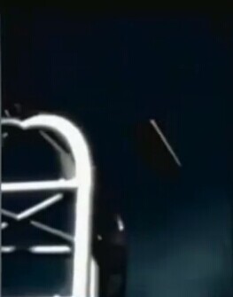 菲律賓過山車脫軌飛出