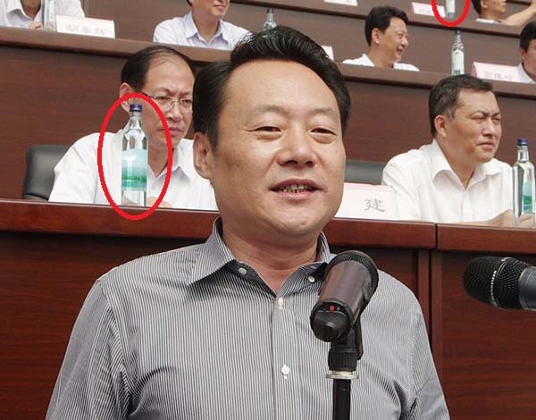 覓仙泉礦泉水價格 35元一瓶你喝的起嗎