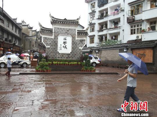 鳳凰古城被淹 16日洪水已退