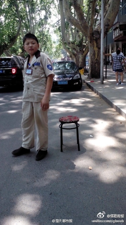 鄭州童顏收費員的照片