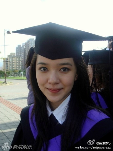 郭采潔大學(xué)畢業(yè)照
