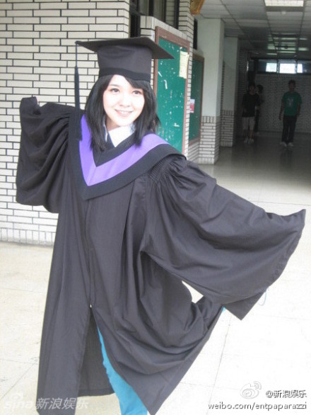 郭采潔畢業(yè)照