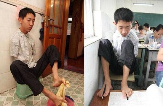 無臂少年彭超用腳高考