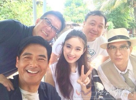 最美人妖poyd和周潤(rùn)發(fā)合影