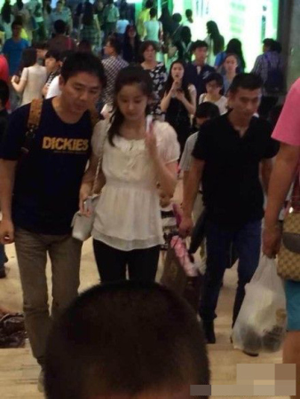 奶茶妹劉強東同居 見了家長疑好事將近