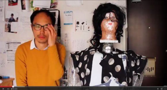 日本屌絲和塑料瓶女友約會