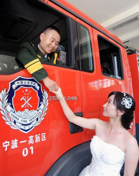 浙江寧波消防員婚紗照