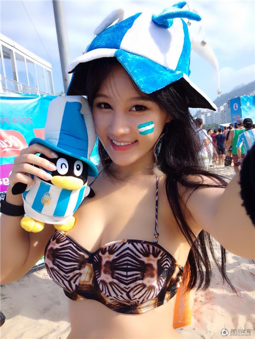 樊玲足球寶貝圖片