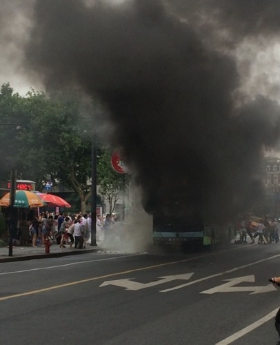 7月5日杭州7路公交車起火