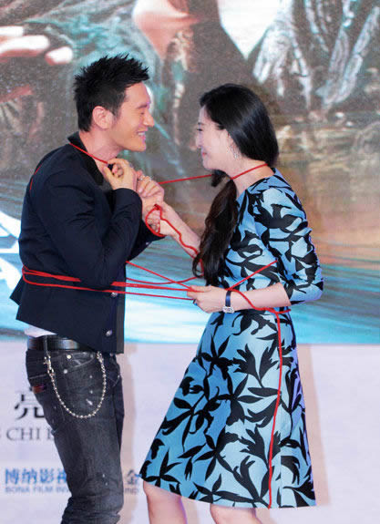 黃曉明范冰冰亮相《白發(fā)魔女傳奇》首映會