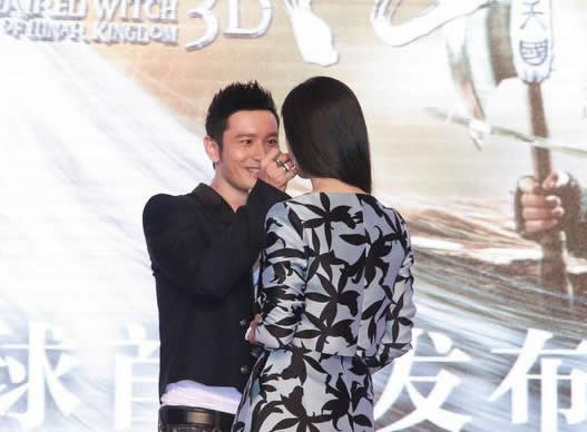 黃曉明范冰冰亮相《白發(fā)魔女傳奇》首映會(huì)
