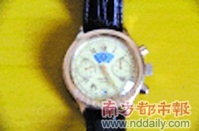 郭美美飛機(jī)上身后那位官人是張曉天