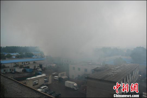 沈陽市于洪區一倉庫遭雷擊起火 無人員傷亡