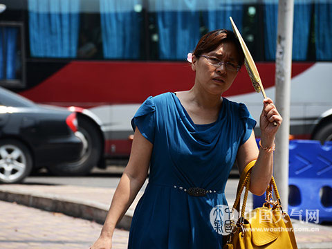 重慶7月高溫達43.2℃ 冰火鍋受市民熱捧