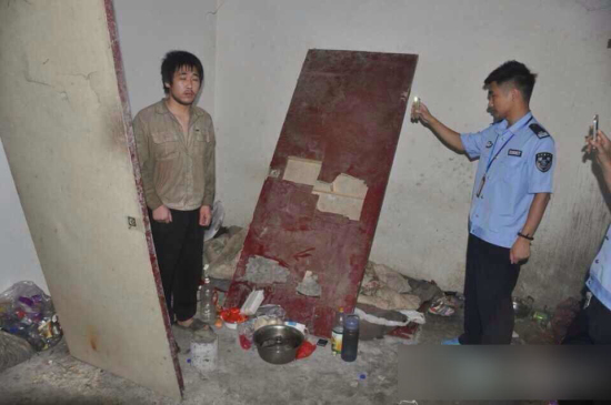 無錫少女被媽媽拋棄 和爸爸蝸居廢棄車庫