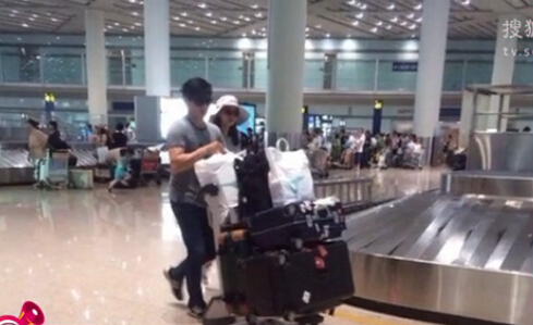 吳奇隆劉詩詩甜蜜過七夕 十指相扣游日本