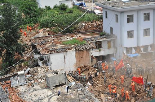 云南昭通地震災區救援現場