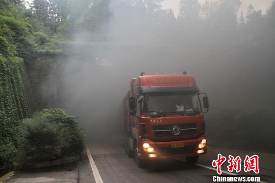 京昆高速廣元分水嶺隧道車禍