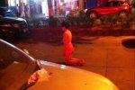 莆田鬧市一女子裸身當街跪立