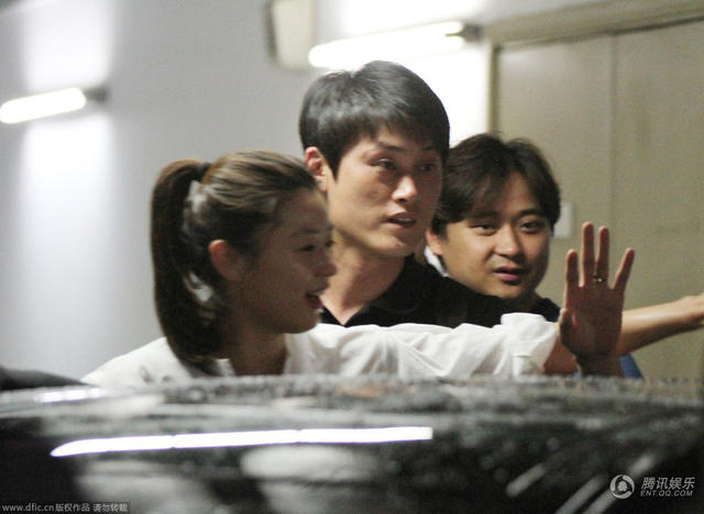 全智賢素顏現身地下車庫