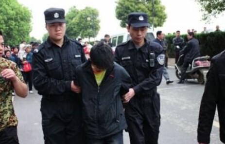 男孩砍死親生妹妹稱不后悔