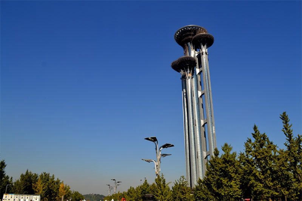 北京釘子塔迎客