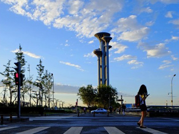 北京釘子塔迎客