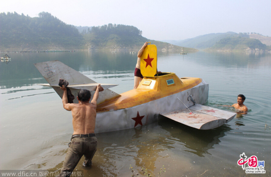 湖北農民自制潛水艇