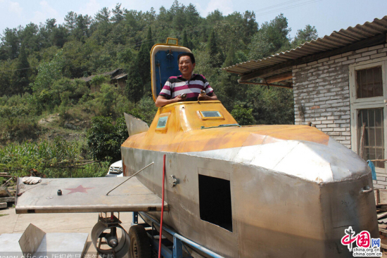 湖北農民自制潛水艇