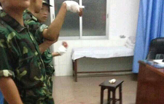 皇倉中學軍訓教官打人