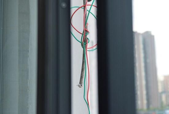 10歲男孩割斷工人安全繩