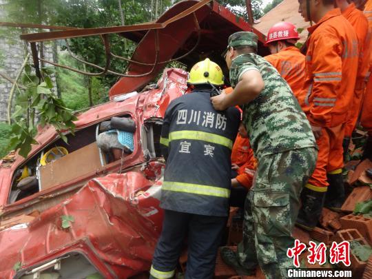 宜賓市珙縣珙泉鎮發生重大車禍