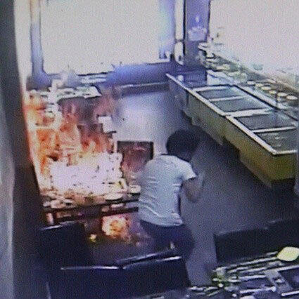 女大學生吃燒烤被燒