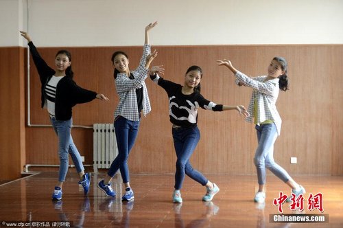 冰清玉潔四胞胎大學住同一宿舍