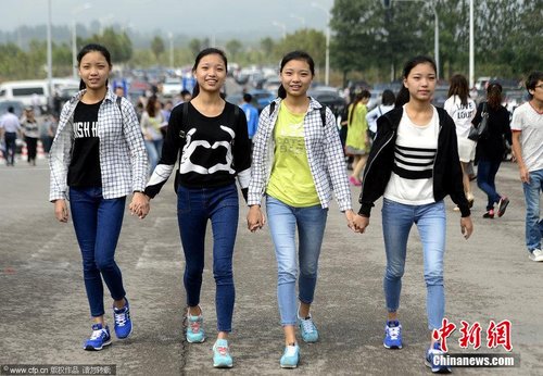 冰清玉潔四胞胎大學住同一宿舍