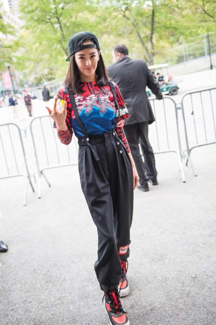 導(dǎo)演王全安嫖娼被抓當(dāng)天張雨綺在紐約參加時裝周