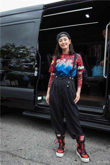 導演王全安嫖娼被抓當天張雨綺在紐約參加時裝周