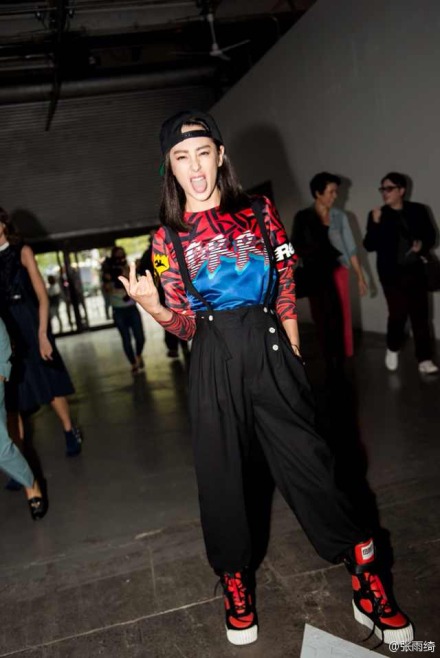 導演王全安嫖娼被抓當天張雨綺在紐約參加時裝周