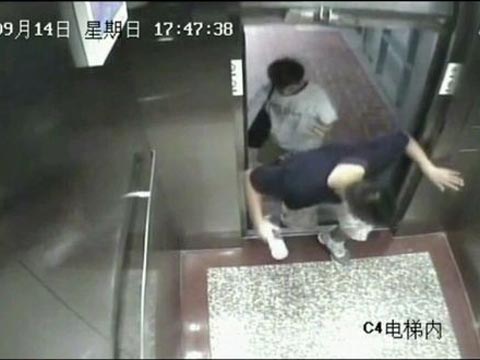 華大電梯事件 大學男生被電梯卡死