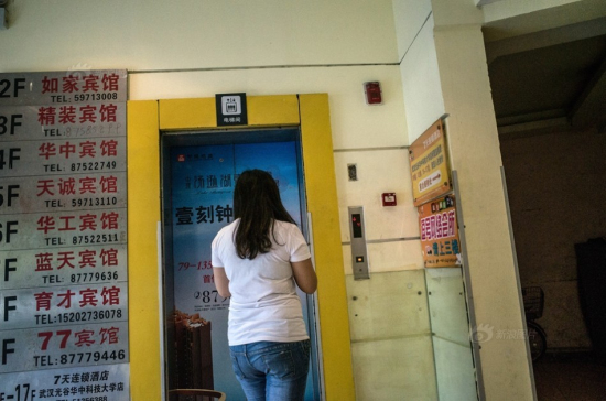 武漢高校旁的開(kāi)房大廈