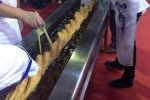 3.72米世界最長油條 出現在武漢第十五屆美食節上