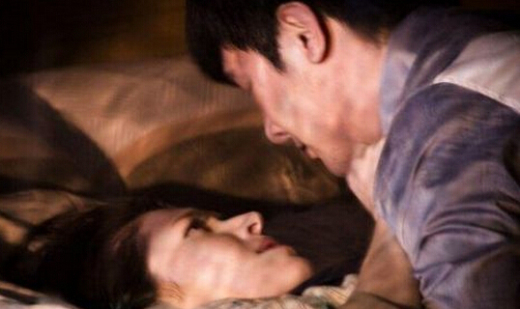 阮經(jīng)天女友拍床戲