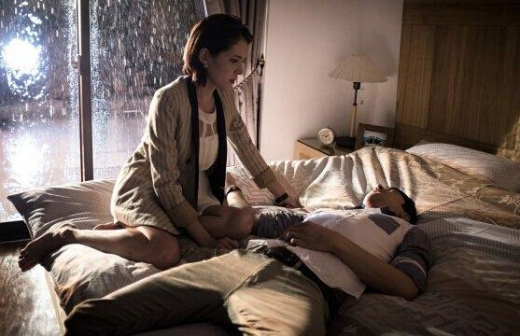 阮經(jīng)天女友拍床戲