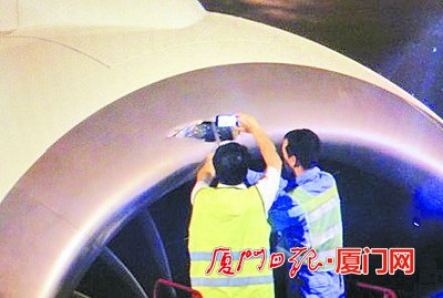 廈航飛機(jī)撞出大洞