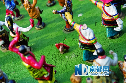 景區(qū)5萬陶瓷小人被拔光 墻上被刻滿字