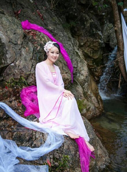 6名美女山谷辦生日派對