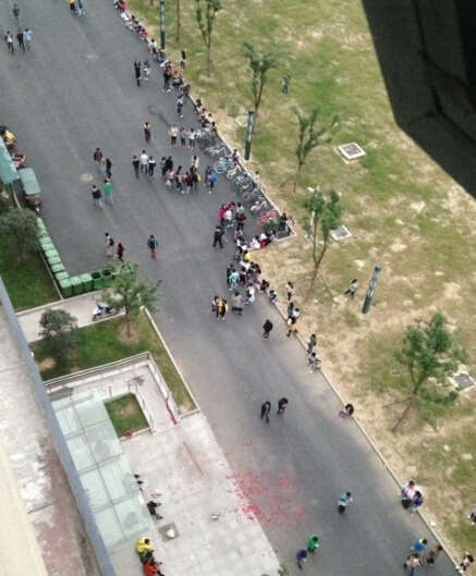 安徽中醫藥大學女生跳樓 家長來學校鬧事