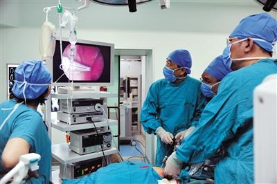 山東被扎針女嬰在手術室