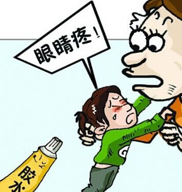 3歲男孩將502膠水滴進眼睛